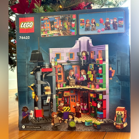 LEGO Harry Potter Diagon Alley Weasley’s Wizard Wheezes Set - Picture 2 of 3